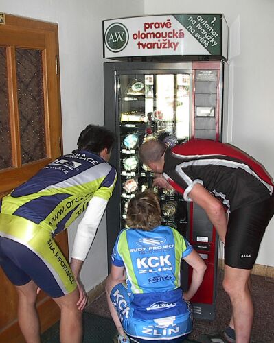 …Vla�ka se je�t� koch� pohledem na ty dobroty