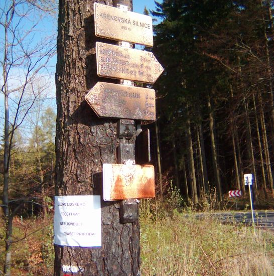 Zdemolovan� rozcestn�k nad K�enovem