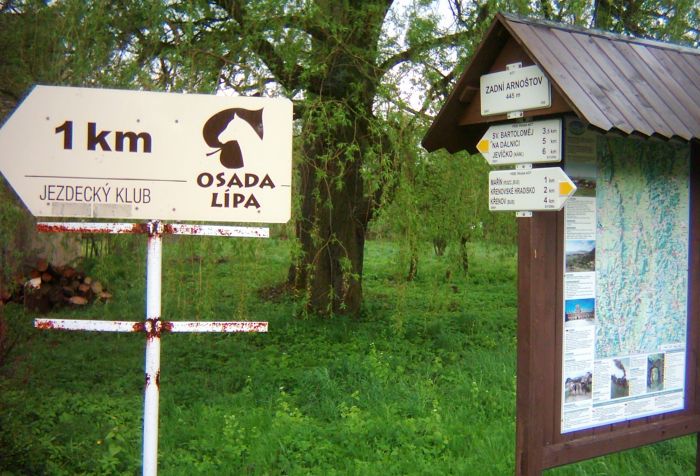 Rozcestn�k v Zadn�m Arno�tov�