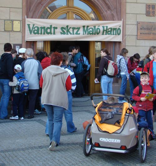 06 - radnice v Moravsk� T�ebov�, start vandru