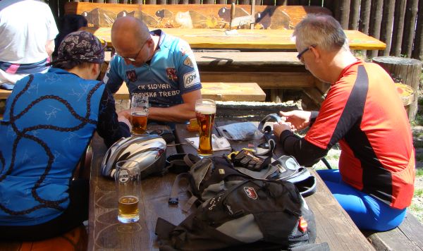 20 - krou�ek �ikovn�ch rukou, jinak p�cha�i a lepi�i